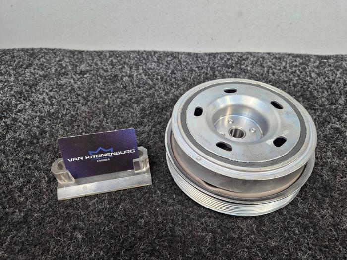 Krukas Poelie van een Mercedes-Benz A (177.0) 1.3 A-160 Turbo 16V 2020