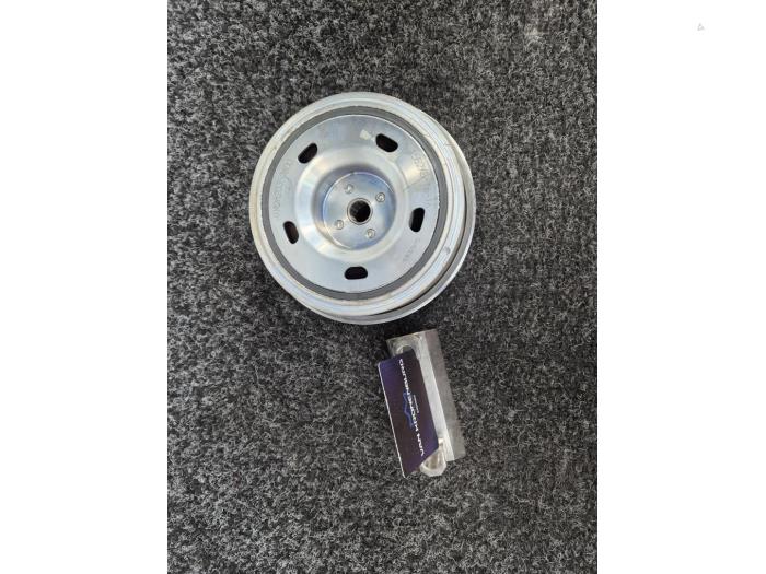 Krukas Poelie van een Mercedes-Benz A (177.0) 1.3 A-160 Turbo 16V 2020