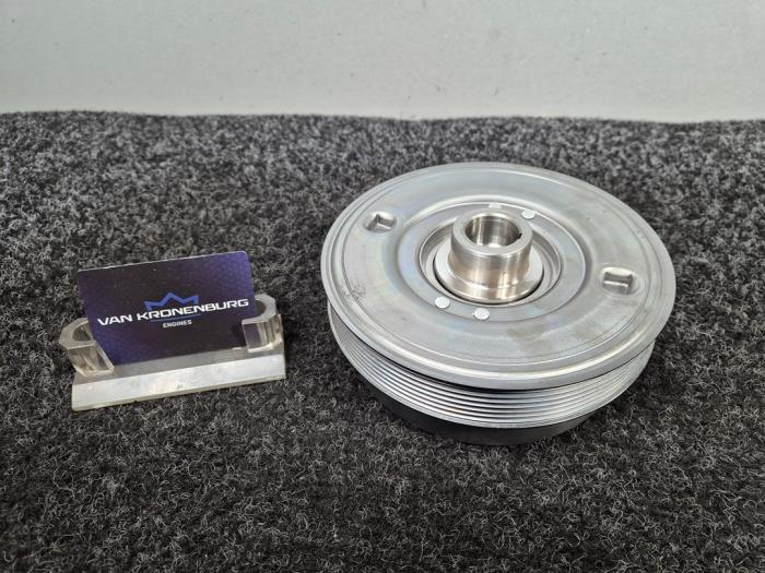 Krukas Poelie van een Mercedes-Benz A (177.0) 1.3 A-160 Turbo 16V 2020