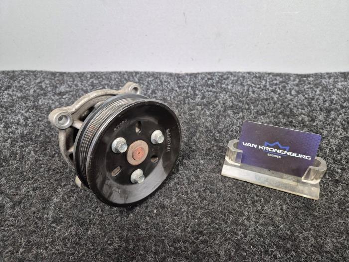 Gebruikte Waterpomp Landrover Range Rover IV (LG) 4.4 SDV8 32V Prijs € 39,95 Inclusief btw aangeboden door Van Kronenburg Engines