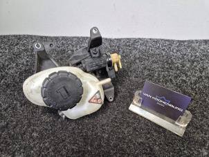 Gebruikte Oliefilterhuis Mercedes ML III AMG (166) 5.5 ML-63 AMG V8 32V Biturbo Prijs € 60,50 Inclusief btw aangeboden door Van Kronenburg Engines