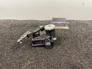 Gebruikte Stelmotor inlaatspruitstuk Mercedes ML III (166) 3.0 ML-350 BlueTEC V6 24V 4-Matic Prijs € 44,50 Inclusief btw aangeboden door Van Kronenburg Engines