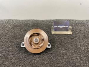 Gebruikte Waterpomp Mercedes C AMG (C205) 4.0 C-63 AMG V8 Biturbo Prijs € 99,95 Inclusief btw aangeboden door Van Kronenburg Engines