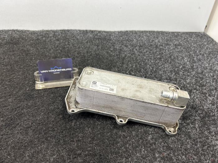 Gebruikte Oliekoeler BMW 7 serie (G11/12) 750i,Li, V8 32V Prijs € 70,00 Inclusief btw aangeboden door Van Kronenburg Engines