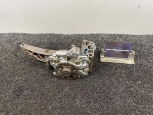 Gebruikte Oliepomp Mercedes ML III AMG (166) 5.5 ML-63 AMG V8 32V Biturbo Prijs € 181,50 Inclusief btw aangeboden door Van Kronenburg Engines