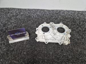 Gebruikte Distributiedeksel Mercedes C-Klasse AMG (W205) C-63 AMG 4.0 V8 Biturbo Prijs € 60,50 Inclusief btw aangeboden door Van Kronenburg Engines