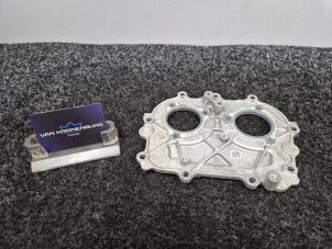 Gebruikte Distributiedeksel Mercedes C-Klasse AMG (W205) C-63 AMG 4.0 V8 Biturbo Prijs € 60,50 Inclusief btw aangeboden door Van Kronenburg Engines