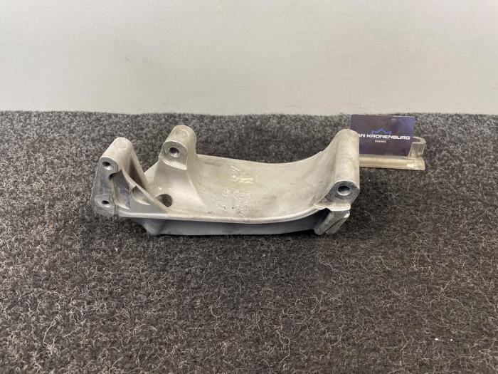 Gebruikte Dynamosteun onder Lamborghini Gallardo 5.0 V-10 40V 4x4 Prijs € 50,00 Inclusief btw aangeboden door Van Kronenburg Engines