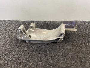 Gebruikte Dynamosteun onder Lamborghini Gallardo 5.0 V-10 40V 4x4 Prijs € 50,00 Inclusief btw aangeboden door Van Kronenburg Engines