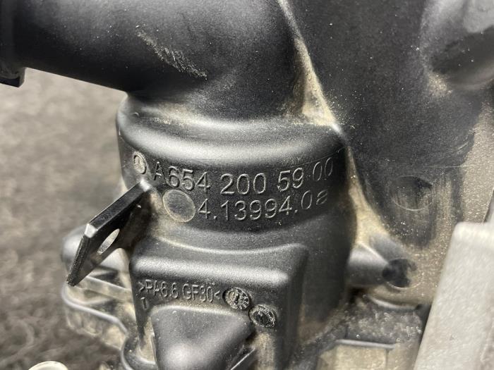 Thermostaat van een Mercedes-Benz Sprinter 3,5t (910.0/910.1/907.1/907.2) 315 CDI 2.0 D FWD 2021