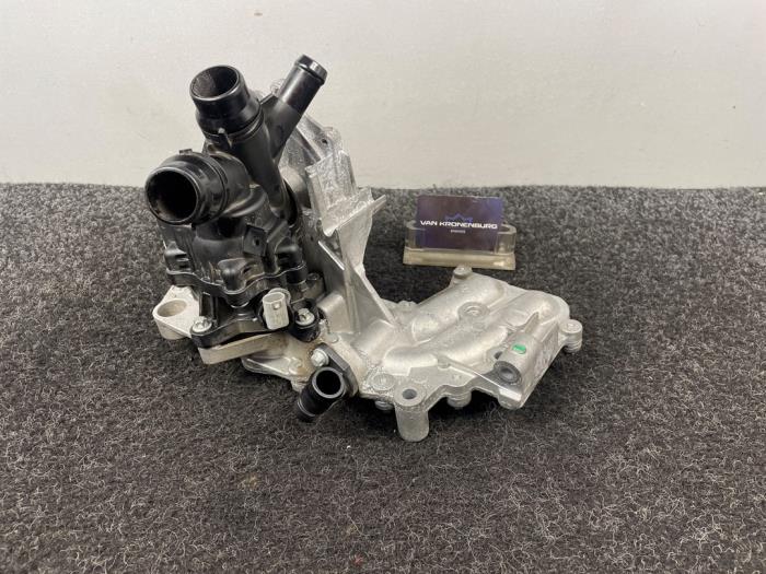 Thermostaat van een Mercedes-Benz Sprinter 3,5t (910.0/910.1/907.1/907.2) 315 CDI 2.0 D FWD 2021