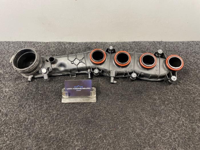 Gebruikte Inlaatspruitstuk Mercedes C AMG (C205) 4.0 C-63 AMG V8 Biturbo Prijs € 242,00 Inclusief btw aangeboden door Van Kronenburg Engines