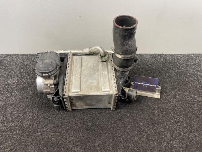 Gebruikte Intercooler Mercedes C AMG (C205) 4.0 C-63 AMG V8 Biturbo Prijs € 363,00 Inclusief btw aangeboden door Van Kronenburg Engines