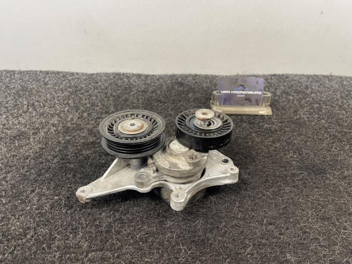 Gebruikte Spanrol Multiriem Mercedes C AMG (C205) 4.0 C-63 AMG V8 Biturbo Prijs € 79,94 Inclusief btw aangeboden door Van Kronenburg Engines