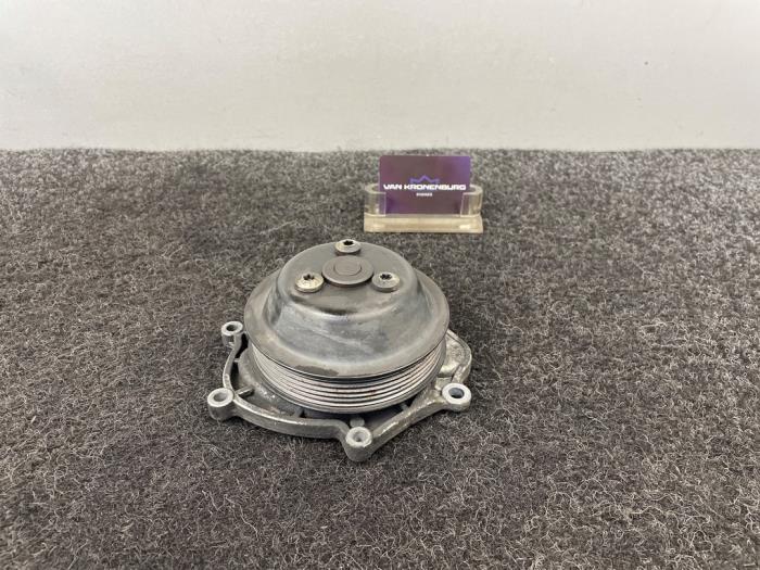 Gebruikte Waterpomp Porsche 911 (991) 3.8 24V GT3 Prijs € 90,75 Inclusief btw aangeboden door Van Kronenburg Engines
