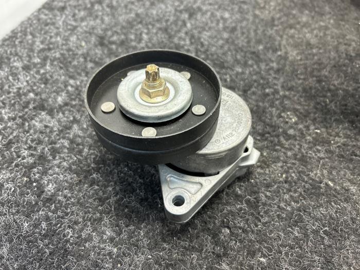 Gebruikte Spanrol Multiriem Mercedes E-Klasse Prijs € 12,10 Inclusief btw aangeboden door Van Kronenburg Engines