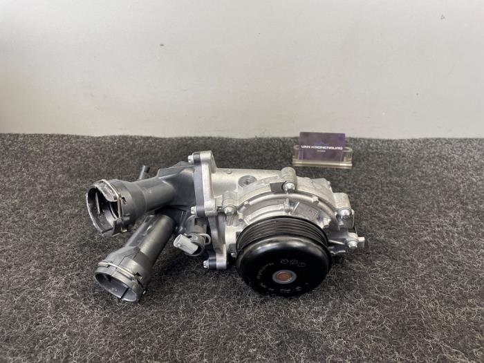 Waterpomp Mercedes Sprinter 3,5t (907.6/910.6), 2018 317 CDI 2.0 D FWD, Bestel, Diesel, 1.950cc, 125kW (170pk), FWD, OM654920, 2022-03 / 2025-05, 910.633 (Gebruikt)