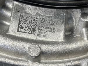 Waterpomp van een Mercedes-Benz Sprinter 3,5t (907.6/910.6) 317 CDI 2.0 D FWD 2022
