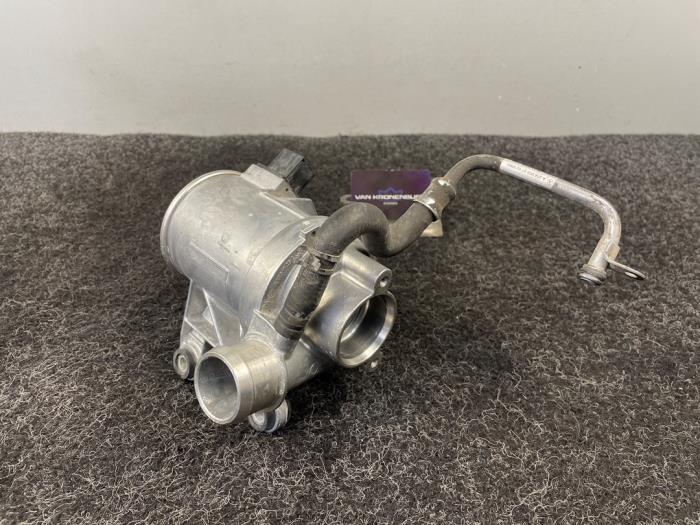 Gebruikte Waterpomp Mercedes C (W205) C-300 e 2.0 16V Prijs € 181,50 Inclusief btw aangeboden door Van Kronenburg Engines