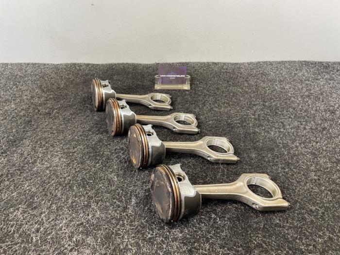 Gebruikte Zuiger BMW 1 serie (E87/87N) 118i 16V Prijs op aanvraag aangeboden door Van Kronenburg Engines