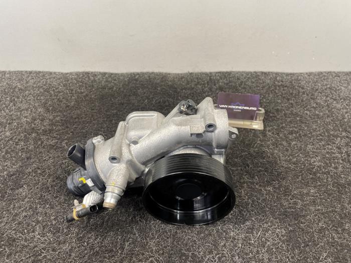 Gebruikte Waterpomp BMW 5 serie (G30) M550i xDrive 4.4 V8 32V TwinPower Turbo Prijs € 139,95 Inclusief btw aangeboden door Van Kronenburg Engines