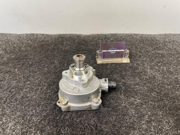 Gebruikte Vacuumpomp (Benzine) BMW 5 serie (E60) 525i 24V Prijs € 45,00 Inclusief btw aangeboden door Van Kronenburg Engines