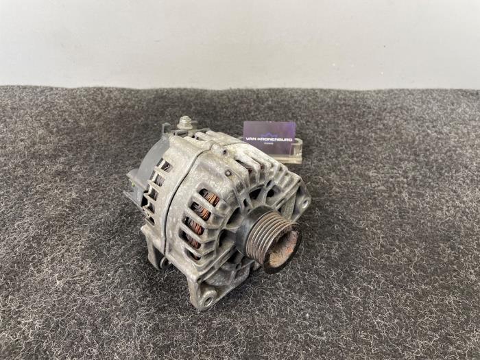 Gebruikte Dynamo Mercedes S (W221) 4.7 S-500 BlueEFFICIENCY 32V Prijs € 90,75 Inclusief btw aangeboden door Van Kronenburg Engines