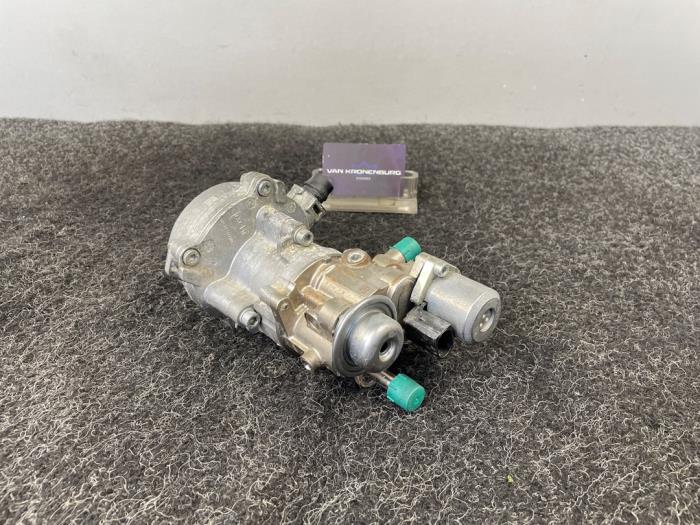 Gebruikte Brandstofpomp Mechanisch BMW 3 serie (E90) 335i 24V Prijs € 500,00 Inclusief btw aangeboden door Van Kronenburg Engines