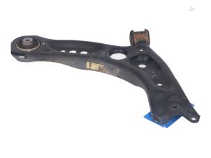 Gebruikte Reactiestang rechts-voor Volkswagen Golf Sportsvan Prijs € 25,00 Inclusief btw aangeboden door Autorecycling Kempers