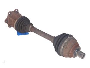 Gebruikte Aandrijfas links-voor Volkswagen Passat Prijs € 100,00 Inclusief btw aangeboden door Autorecycling Kempers