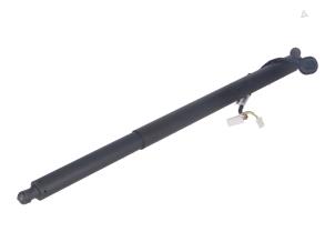 Gebruikte Gasdemper links-achter Mercedes EQB Prijs € 120,00 Inclusief btw aangeboden door Autorecycling Kempers