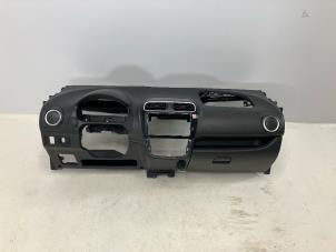 Gebruikte Dashboard Mitsubishi Space Star Prijs € 300,00 Inclusief btw aangeboden door Autorecycling Kempers