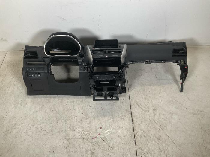 Gebruikte Dashboard Mitsubishi Eclipse Prijs € 700,01 Inclusief btw aangeboden door Autorecycling Kempers