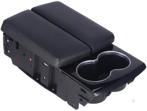 Gebruikte Armsteun Tesla Model S Prijs € 205,00 Inclusief btw aangeboden door Autorecycling Kempers