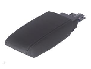 Gebruikte Armleuning Mitsubishi Colt Prijs € 50,00 Inclusief btw aangeboden door Autorecycling Kempers