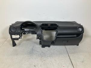 Gebruikte Dashboard Mitsubishi Space Star Prijs € 250,00 Inclusief btw aangeboden door Autorecycling Kempers