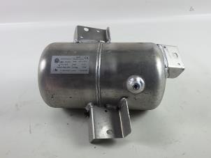 Gebruikte Accumulator Bentley Flying Spur Prijs € 12,00 Inclusief btw aangeboden door Autorecycling Kempers