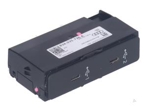 Gebruikte Multimedia aansluiting Audi Q3 Prijs € 136,01 Inclusief btw aangeboden door Autorecycling Kempers