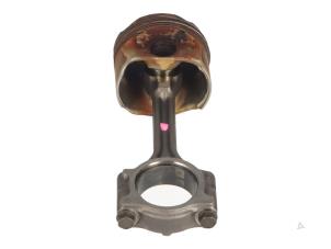 Gebruikte Drijfstang Mercedes A-Klasse Prijs € 50,00 Inclusief btw aangeboden door Autorecycling Kempers