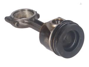 Gebruikte Drijfstang Skoda Superb Prijs € 35,00 Inclusief btw aangeboden door Autorecycling Kempers