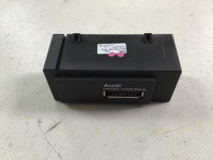 Gebruikte Multimedia aansluiting Audi S3 Prijs € 7,00 Inclusief btw aangeboden door Autorecycling Kempers