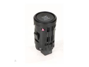 Gebruikte Start/Stop schakelaar Mazda 3 Prijs € 25,00 Inclusief btw aangeboden door Autorecycling Kempers