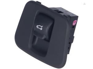 Gebruikte Schakelaar achterklep Mini ONE Prijs € 11,00 Inclusief btw aangeboden door Autorecycling Kempers