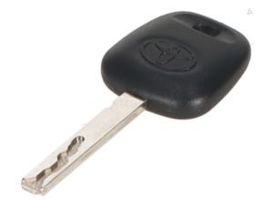 Gebruikte Diversen Toyota Yaris Prijs € 25,00 Inclusief btw aangeboden door Autorecycling Kempers