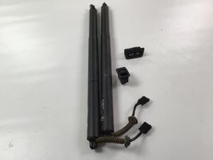 Gebruikte Kofferbak motor BMW 2-Serie Prijs € 65,00 Inclusief btw aangeboden door Autorecycling Kempers