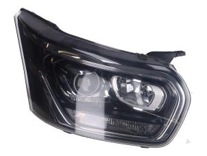Gebruikte Koplamp rechts Ford Transit Prijs € 900,00 Inclusief btw aangeboden door Autorecycling Kempers