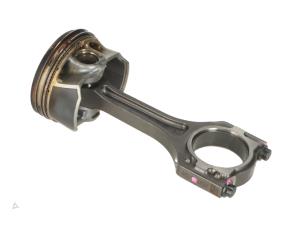 Gebruikte Drijfstang Genesis G70 Prijs € 100,00 Inclusief btw aangeboden door Autorecycling Kempers