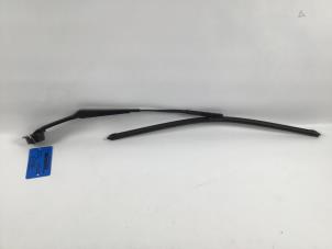 Gebruikte Ruitenwisserarm voor Lamborghini Huracan Prijs € 52,00 Inclusief btw aangeboden door Autorecycling Kempers