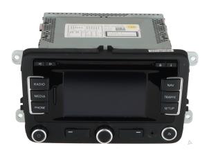 Gebruikte Regelunit Multi Media Volkswagen Golf Prijs € 173,00 Inclusief btw aangeboden door Autorecycling Kempers