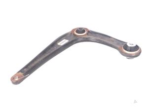 Gebruikte Reactiestang links-voor Opel Vivaro Prijs € 75,01 Inclusief btw aangeboden door Autorecycling Kempers